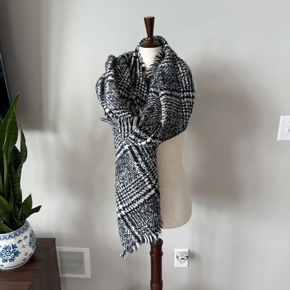Express Houndstooth Cozy Black and White Scarf